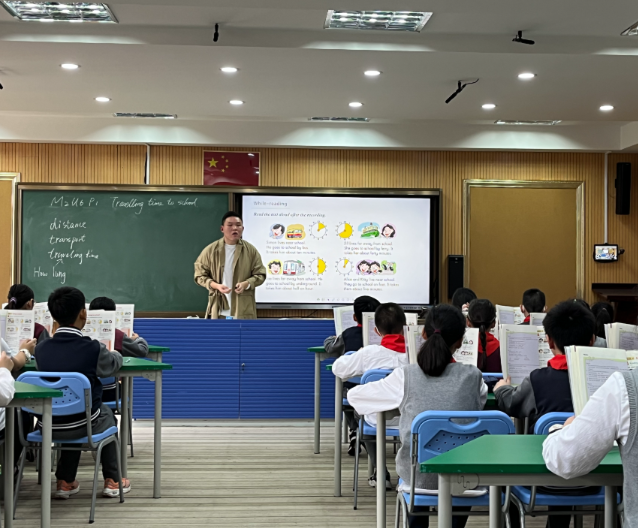 教师对扩音的刚需自然降低城乡差异反映出教室环境规划的距离 教师对扩音的刚需自然降低城乡差异反映出教室环境规划的距离