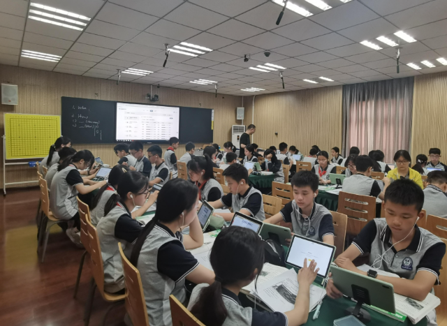 师生共创人机协同的生长性空间减去了学科的壁垒与时空的鸿沟