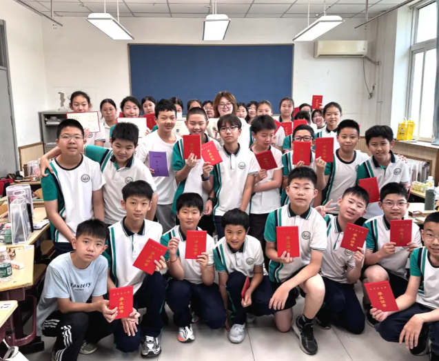 高校留言板上兴起的跨龄沟通热潮也渐渐传到了远方的小学课堂 高校留言板上兴起的跨龄沟通热潮也渐渐传到了远方的小学课堂