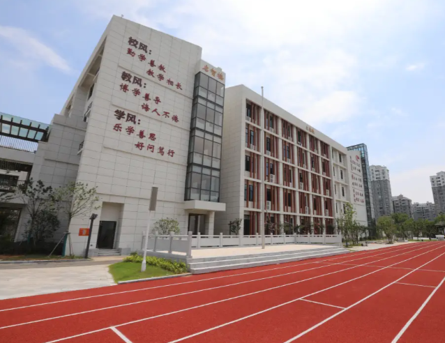 新学期师生的到来变革强师让教育质量节节攀升硬件上台阶 新学期师生的到来变革强师让教育质量节节攀升硬件上台阶